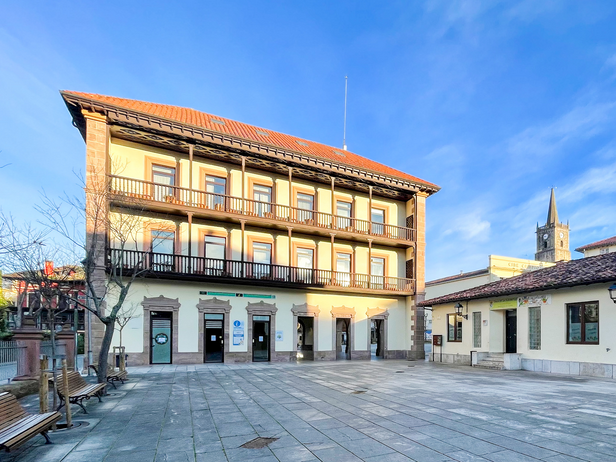 El Ayuntamiento de Comillas invertirá un millón de euros en mejoras de viales, instalaciones deportivas y culturales del municipio