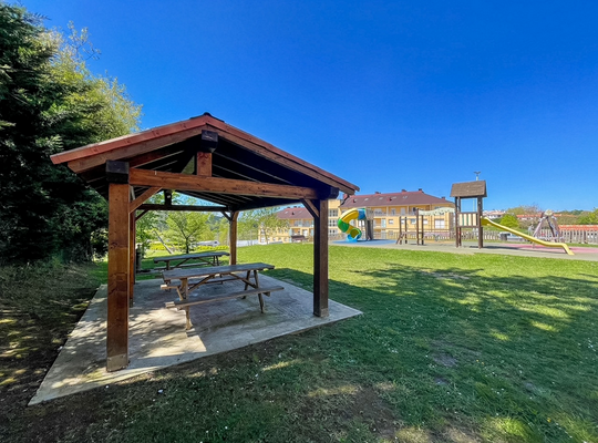 Comillas renovará los parques infantiles de Estrada y Sobrellano con una inversión propia que ronda los 30.000 euros